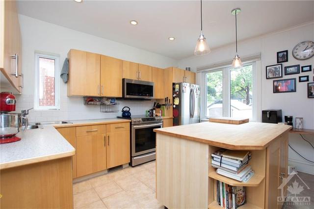 146 Concord Street S, House detached with 3 bedrooms, 2 bathrooms and 1 parking in Ottawa ON | Image 7