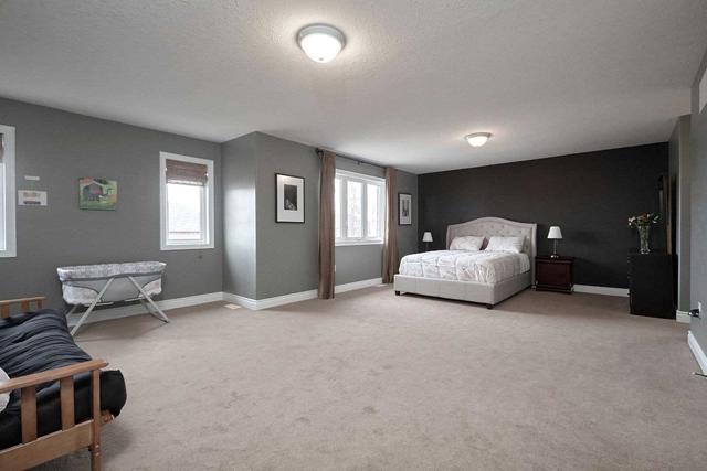 156 Summerset Dr, House detached with 4 bedrooms, 3 bathrooms and 4 parking in Barrie ON | Image 4