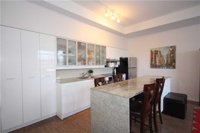 Th2 - 25 Singer Crt, Townhouse with 3 bedrooms, 3 bathrooms and 1 parking in Toronto ON | Image 2