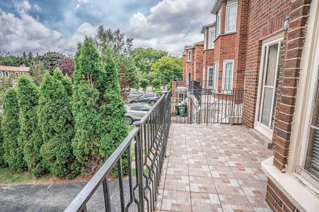 12 Jade St, House detached with 3 bedrooms, 4 bathrooms and 5 parking in Toronto ON | Image 4