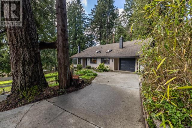 5380 Sparton Rd, House detached with 3 bedrooms, 3 bathrooms and 4 parking in Saanich BC | Image 2
