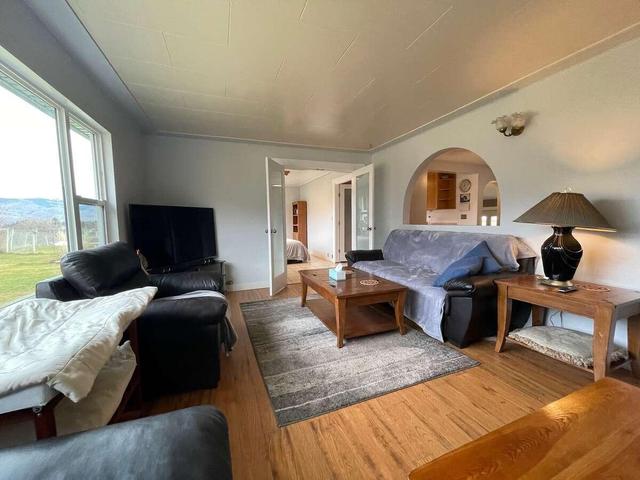 5240 Hillview Road, House detached with 3 bedrooms, 2 bathrooms and 15 parking in Kootenay Boundary D BC | Image 9