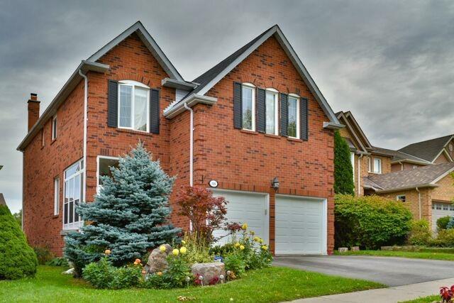 111 Bonny Meadows Dr, House detached with 4 bedrooms, 3 bathrooms and 2 parking in Aurora ON | Image 2