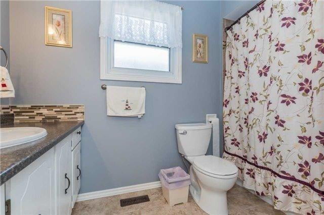 Upper - 33 Lindridge Ave, House detached with 3 bedrooms, 2 bathrooms and 1 parking in Brampton ON | Image 8