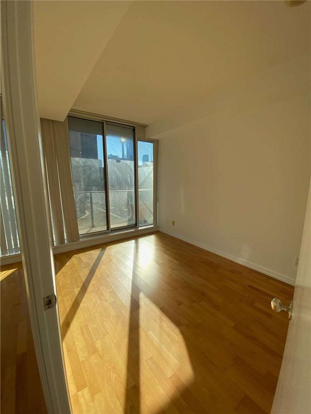 1510 - 111 Elizabeth St, Condo with 1 bedrooms, 2 bathrooms and 1 parking in Toronto ON | Image 10