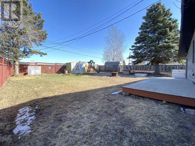 10516 104 Avenue, House detached with 4 bedrooms, 2 bathrooms and null parking in Fort St. John BC | Image 37