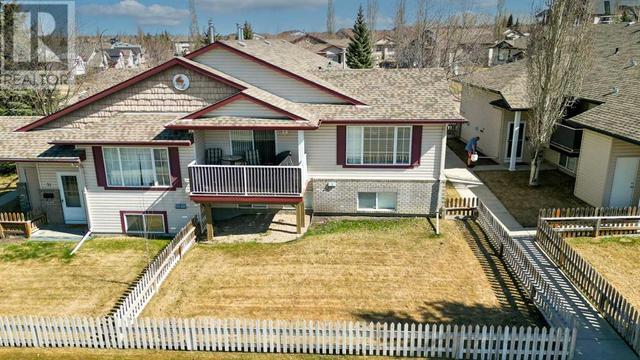 52, - 103 Addington Drive, House attached with 2 bedrooms, 1 bathrooms and 2 parking in Red Deer AB | Image 2