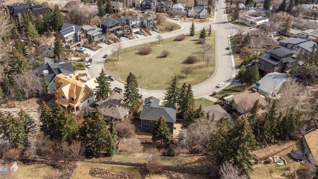 12 Hawthorne Crescent Nw, House detached with 5 bedrooms, 4 bathrooms and 5 parking in Calgary AB | Image 47