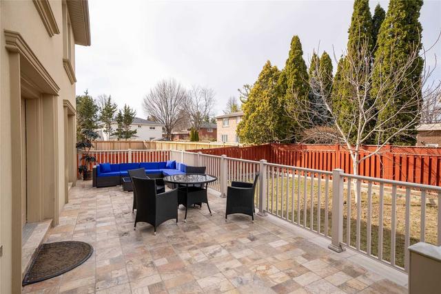 27 Dorwood Crt, House detached with 4 bedrooms, 5 bathrooms and 20 parking in Vaughan ON | Image 33