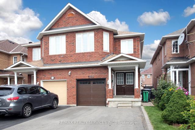 1203 Prestonwood Cres, House semidetached with 3 bedrooms, 3 bathrooms and 2 parking in Mississauga ON | Image 1