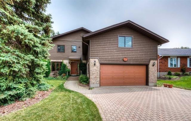 662 Monarch Pl, House detached with 4 bedrooms, 3 bathrooms and 3 parking in Waterloo ON | Image 1