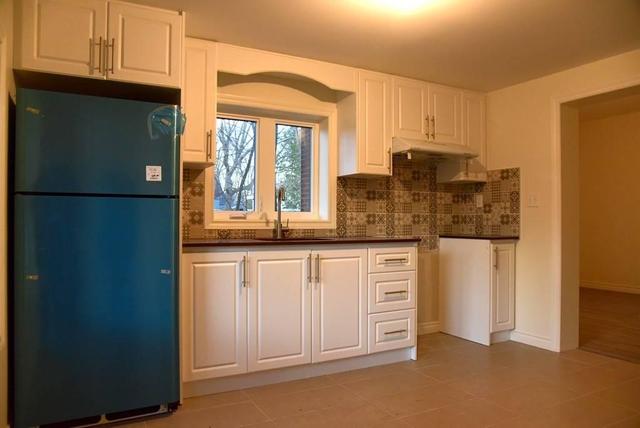 Unit 1 - 145 Owen St, House detached with 2 bedrooms, 1 bathrooms and 9 parking in Barrie ON | Image 9