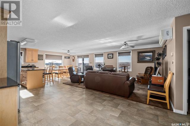 404 - 2781 Woodbridge Drive, Condo with 3 bedrooms, 2 bathrooms and null parking in Prince Albert SK | Image 2