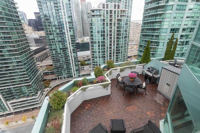 ph#7 - 10 Queens Quay W, Condo with 3 bedrooms, 3 bathrooms and 2 parking in Toronto ON | Image 1