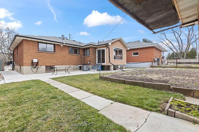 104 Howard Ave, House detached with 4 bedrooms, 2 bathrooms and 4 parking in Hamilton ON | Image 24