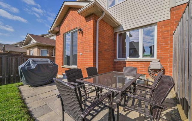 83 Bathgate Cres, House attached with 3 bedrooms, 3 bathrooms and 1 parking in Clarington ON | Image 19