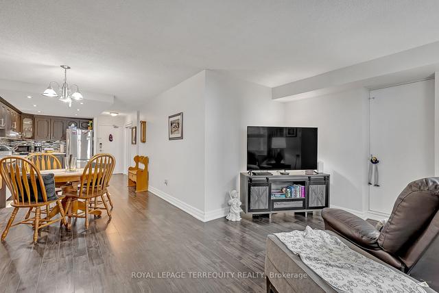 1105 - 4 Lisa St, Condo with 3 bedrooms, 2 bathrooms and 1 parking in Brampton ON | Image 4