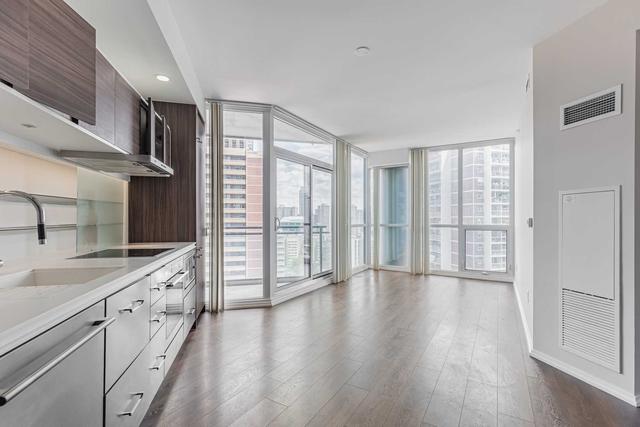 2012 - 45 Charles St E, Condo with 2 bedrooms, 2 bathrooms and 1 parking in Toronto ON | Image 12