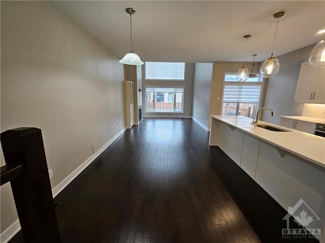 424 Markdale Terrace, Townhouse with 3 bedrooms, 3 bathrooms and 3 parking in Ottawa ON | Image 8