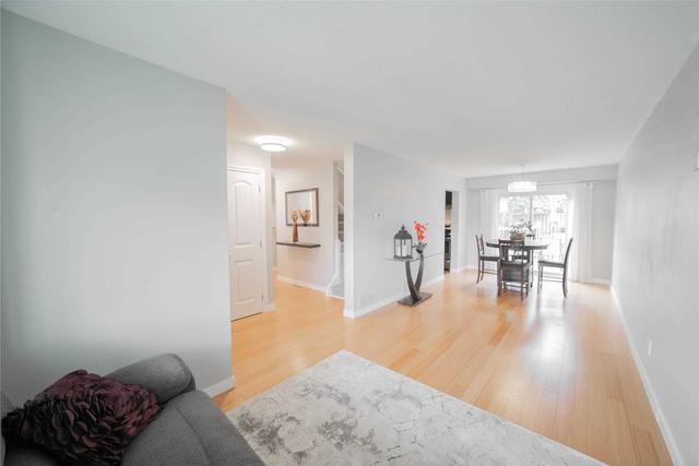 2413 Paula Crt, House detached with 3 bedrooms, 2 bathrooms and 4 parking in Burlington ON | Image 34