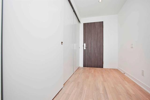 1806 - 185 Roehampton Ave, Condo with 1 bedrooms, 1 bathrooms and 0 parking in Toronto ON | Image 11
