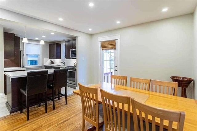 108 Second St N, House detached with 3 bedrooms, 2 bathrooms and 6 parking in Hamilton ON | Image 2
