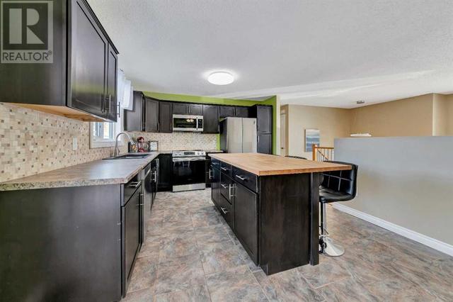 5214 49a Street, House detached with 5 bedrooms, 2 bathrooms and 4 parking in Kitscoty AB | Image 6