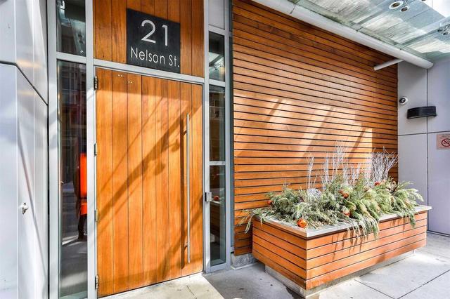 Uph20 - 21 Nelson St, Condo with 1 bedrooms, 2 bathrooms and null parking in Toronto ON | Image 1