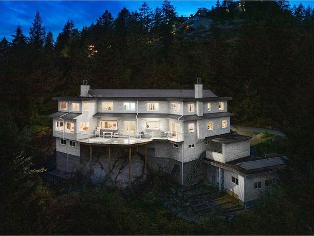5860 Falcon Road, House detached with 5 bedrooms, 5 bathrooms and null parking in West Vancouver BC | Image 14