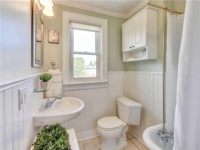 855 Windermere Ave, House semidetached with 3 bedrooms, 2 bathrooms and 1 parking in Toronto ON | Image 14