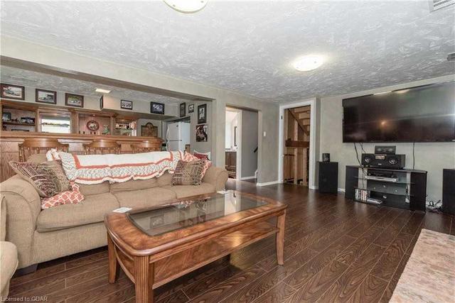 35 Nelson Ave, House detached with 3 bedrooms, 2 bathrooms and 5 parking in Kitchener ON | Image 2