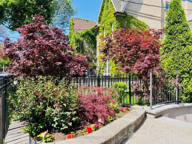 329 Lippincott St, House detached with 4 bedrooms, 4 bathrooms and 2 parking in Toronto ON | Image 32
