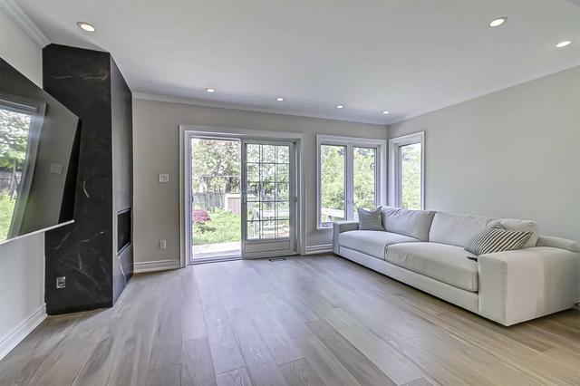 40 Beaufield Ave, House semidetached with 3 bedrooms, 3 bathrooms and 1 parking in Toronto ON | Image 5
