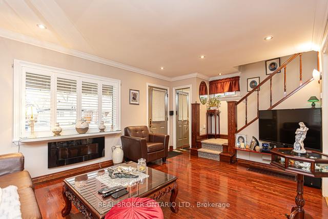 107 Foxwell St, House detached with 3 bedrooms, 2 bathrooms and 4 parking in Toronto ON | Image 7