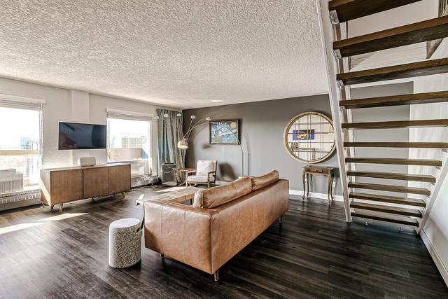 2911 - 221 6 Avenue Se, Condo with 2 bedrooms, 1 bathrooms and 1 parking in Calgary AB | Image 1