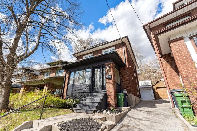 27 Parkview Gdns, House detached with 3 bedrooms, 3 bathrooms and 2 parking in Toronto ON | Image 12