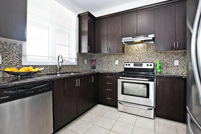 98 Grand Trunk Ave, House attached with 3 bedrooms, 4 bathrooms and 2 parking in Vaughan ON | Image 11