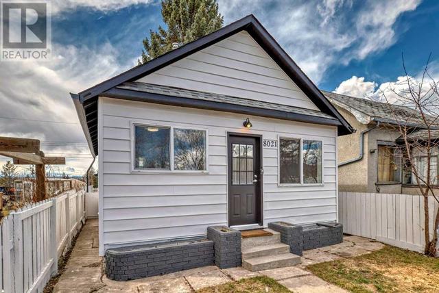 8021 24 Street Se, House detached with 2 bedrooms, 1 bathrooms and 4 parking in Calgary AB | Image 2