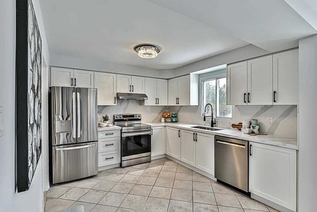 81 Wandering Tr, House detached with 4 bedrooms, 4 bathrooms and 6 parking in Toronto ON | Image 5