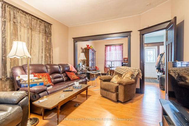 724 1/2 Cannon St E, House detached with 3 bedrooms, 2 bathrooms and 0 parking in Hamilton ON | Image 2