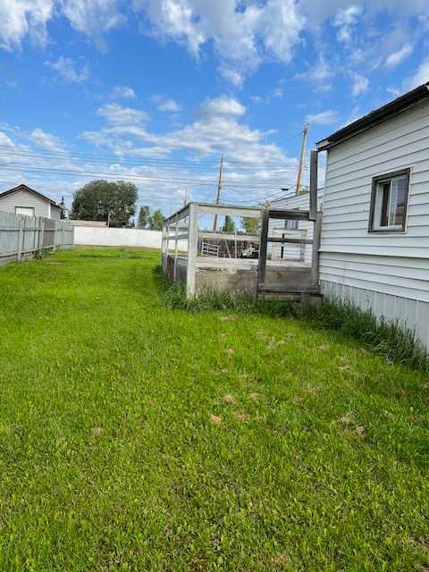 4612 45 Street, House detached with 2 bedrooms, 1 bathrooms and 2 parking in Mayerthorpe AB | Image 2