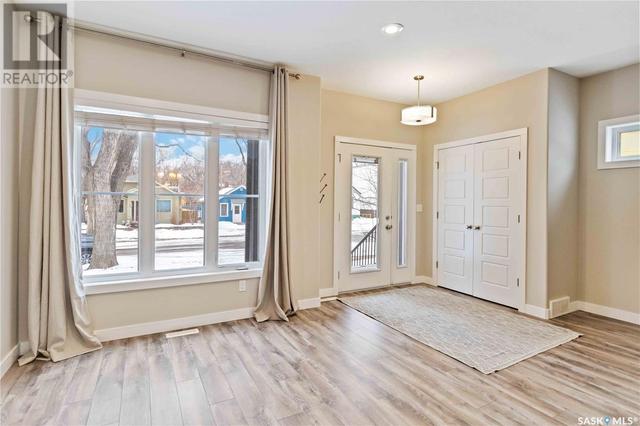 120 3rd Street E, House semidetached with 4 bedrooms, 4 bathrooms and null parking in Saskatoon SK | Image 2