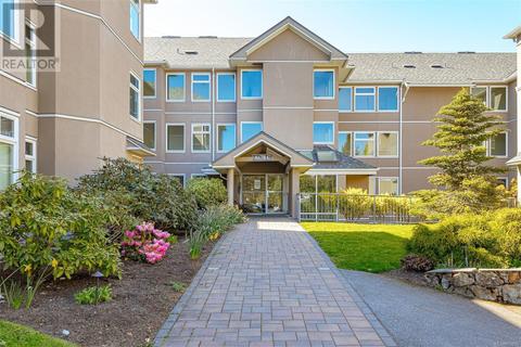 207c - 4678 Elk Lake Dr, Condo with 2 bedrooms, 2 bathrooms and 1 parking in Saanich BC | Card Image