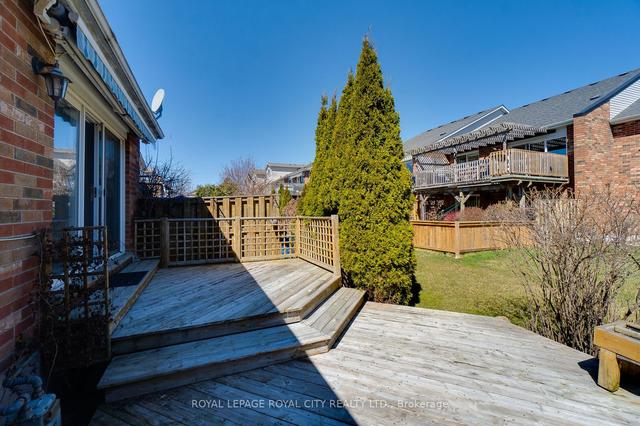 19 Thornton St, House attached with 2 bedrooms, 3 bathrooms and 2 parking in Guelph ON | Image 32