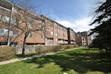 411 - 4060 Lawrence Ave E, Townhouse with 4 bedrooms, 3 bathrooms and 3 parking in Toronto ON | Image 1