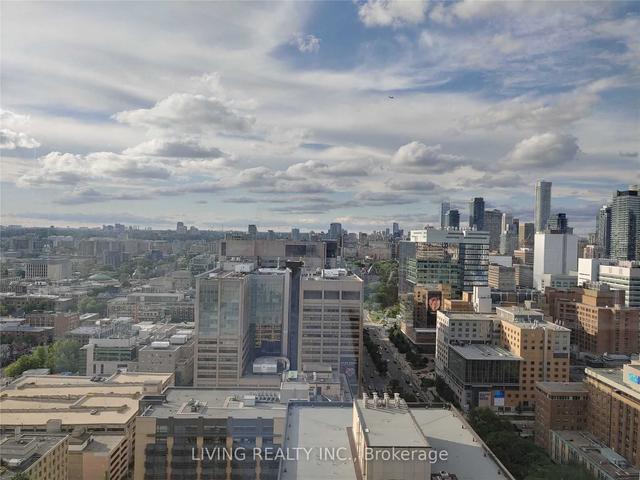 2516 - 488 University Ave, Condo with 3 bedrooms, 2 bathrooms and 0 parking in Toronto ON | Image 8