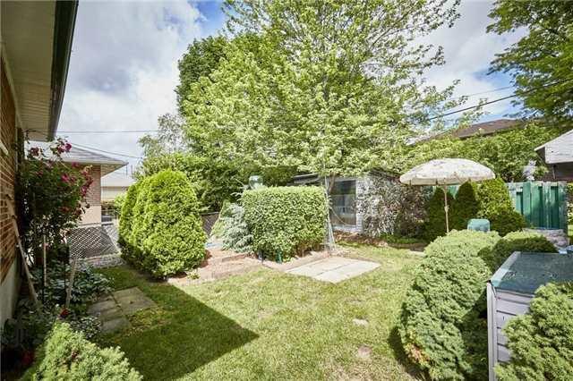 26 Dempster St, House detached with 3 bedrooms, 2 bathrooms and 2 parking in Toronto ON | Image 4