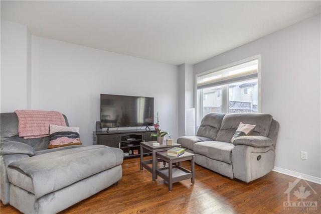 431 Dusk Private, Townhouse with 3 bedrooms, 2 bathrooms and 3 parking in Ottawa ON | Image 13