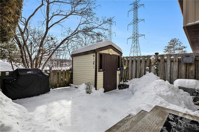 254 Woodfield Drive, Townhouse with 3 bedrooms, 2 bathrooms and 1 parking in Ottawa ON | Image 26