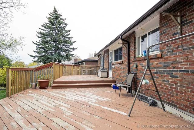 145 Oakmeadow Blvd, House detached with 4 bedrooms, 3 bathrooms and 4 parking in Toronto ON | Image 16